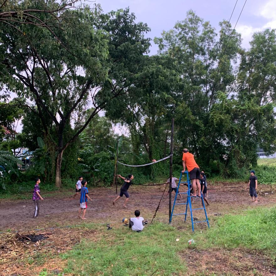 Lahan Kosong Jadi Lapangan Ceria, Voli Sore Pemuda GEMA08 Kaloran